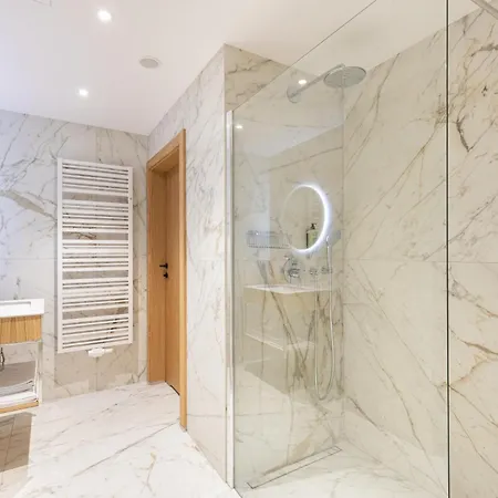 Premium - Kompleks Deo Plaza By Rent Like Appart hôtel